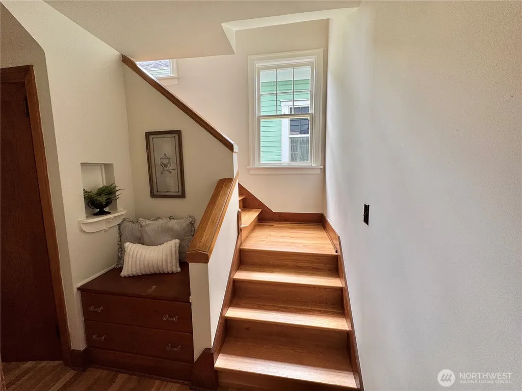 1615 Gregory Way Bremerton WA 98337