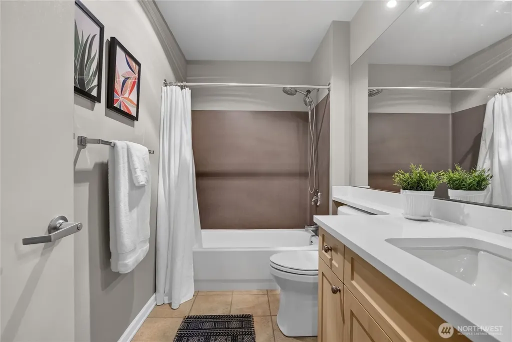 2717 Western Avenue Seattle WA 98121