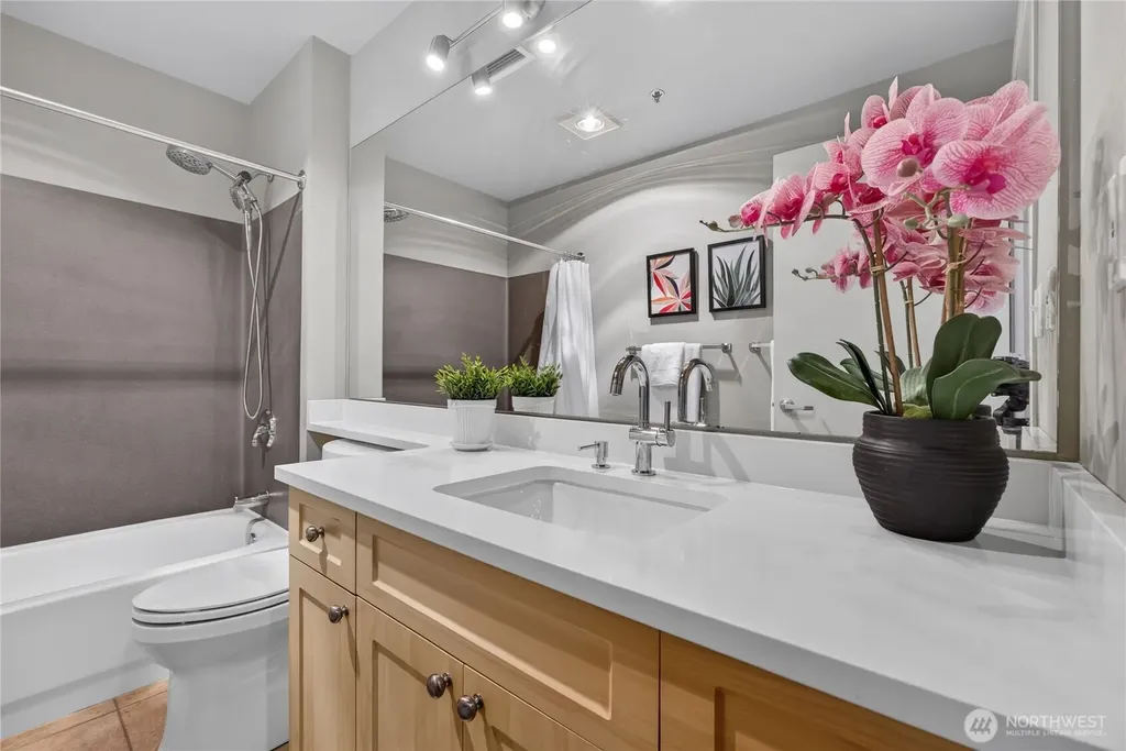 2717 Western Avenue Seattle WA 98121