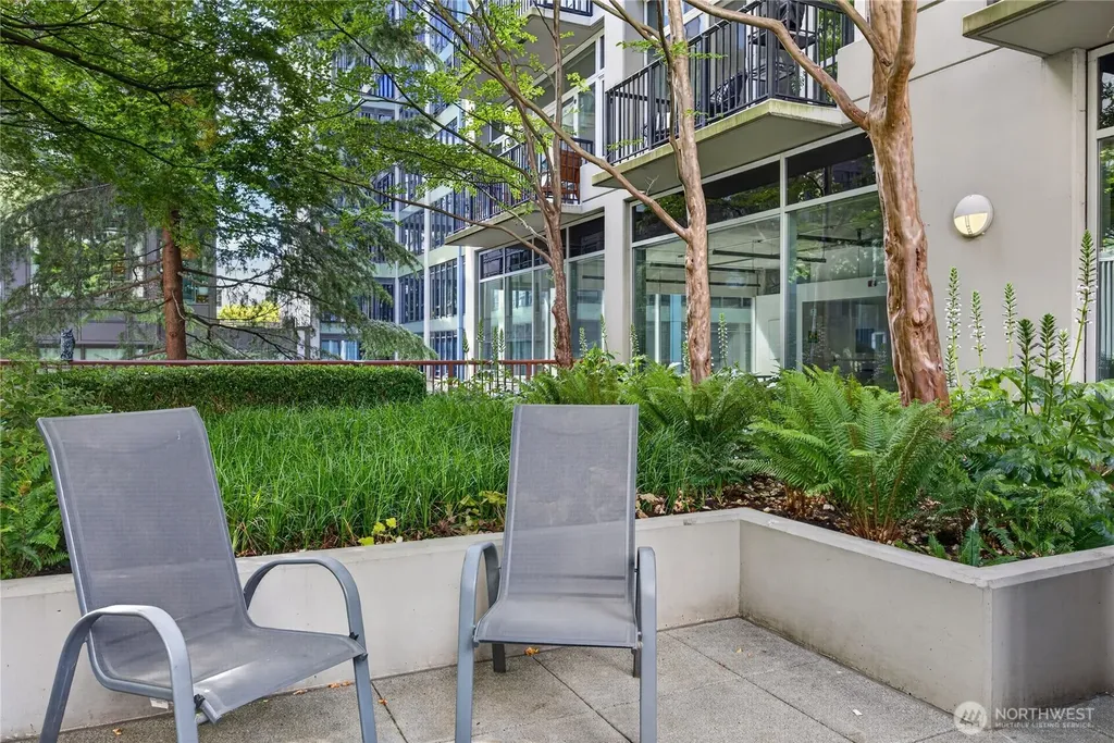 2717 Western Avenue Seattle WA 98121