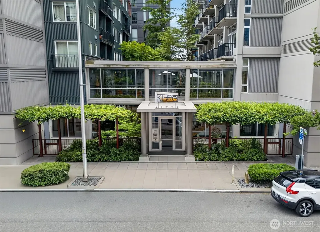2717 Western Avenue Seattle WA 98121