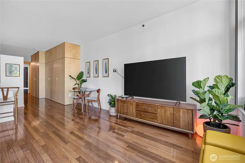 2717 Western Avenue Seattle WA 98121