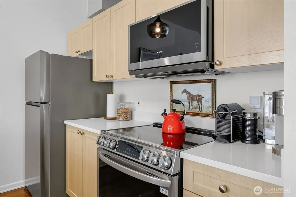 2717 Western Avenue Seattle WA 98121