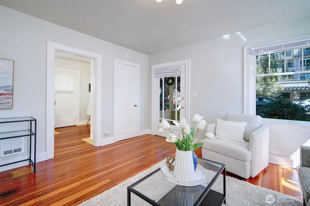 19 Dravus Street Seattle WA 98109
