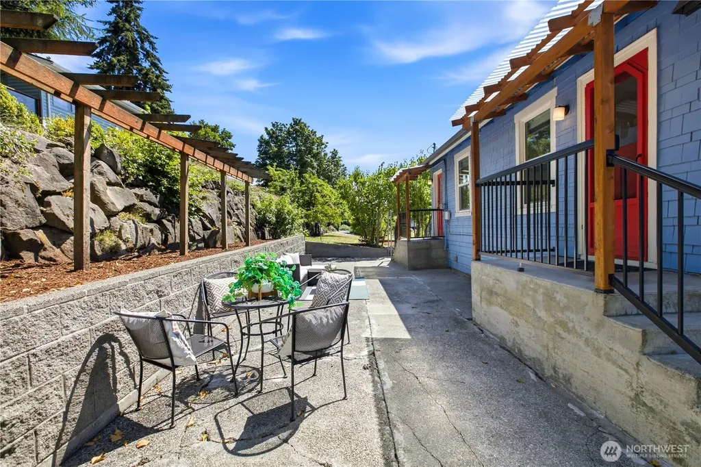 1232 SW Othello Street Seattle WA 98106