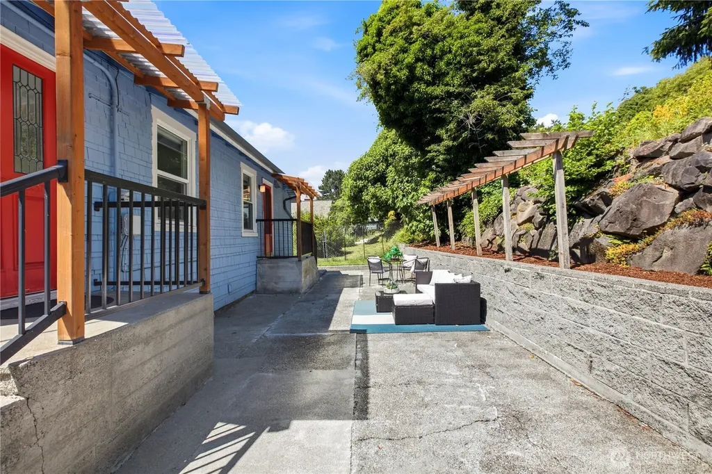 1232 SW Othello Street Seattle WA 98106