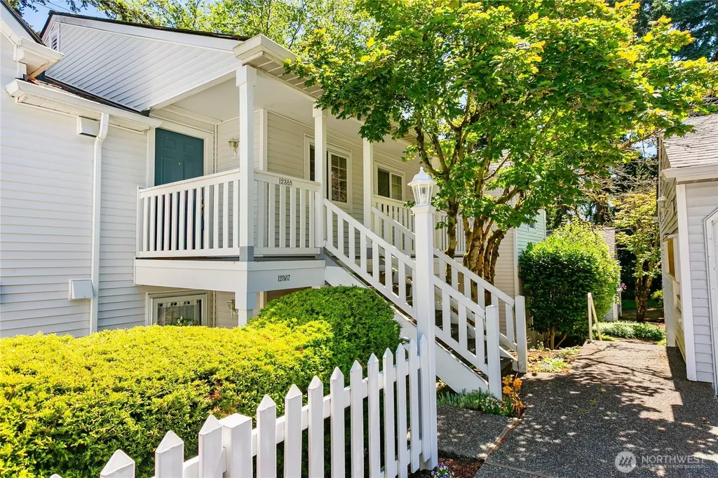 12385 SE 41st Lane Bellevue WA 98006