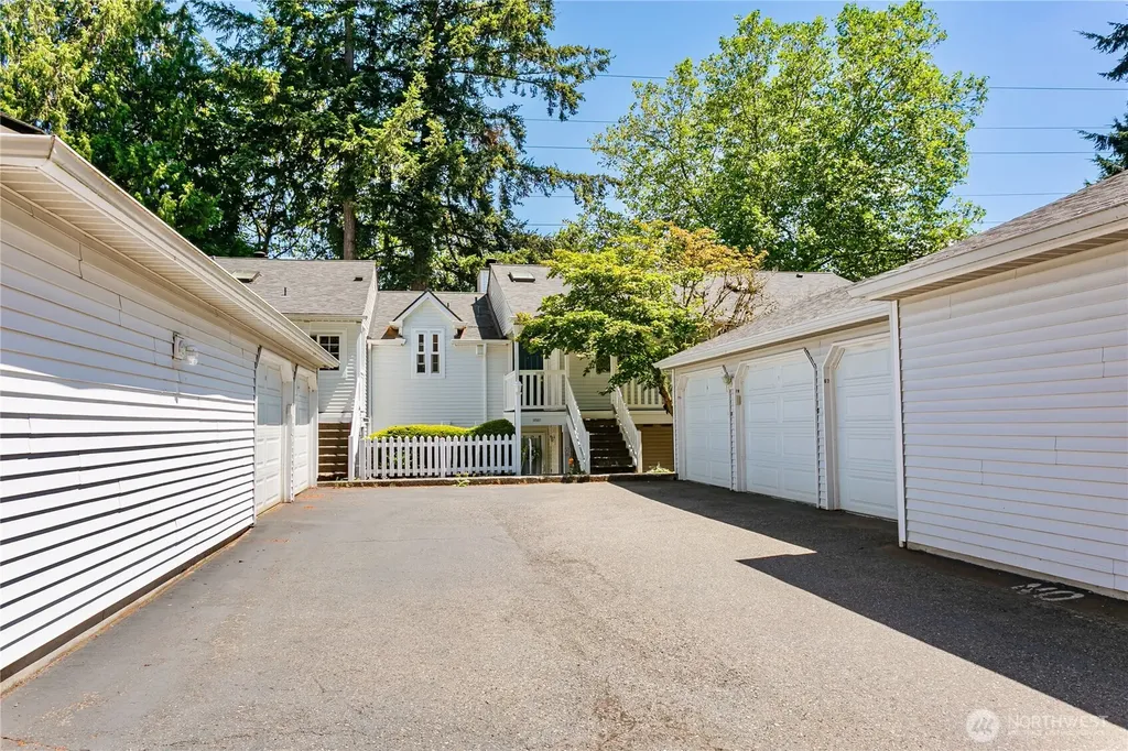 12385 SE 41st Lane Bellevue WA 98006