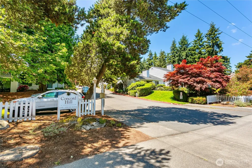 12385 SE 41st Lane Bellevue WA 98006