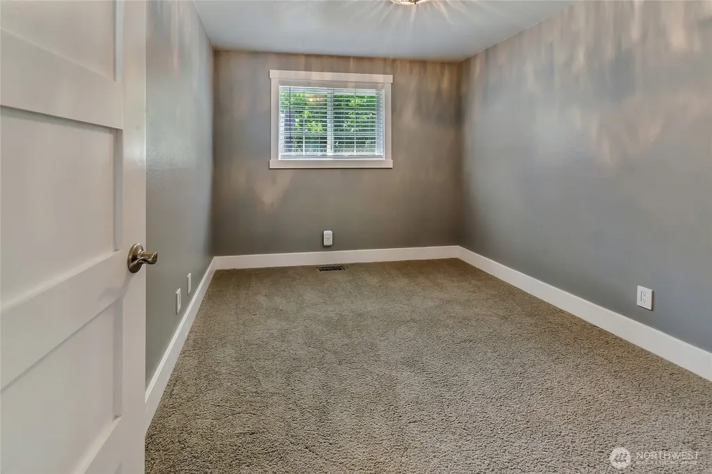 2406 Taylor Street Milton WA 98354