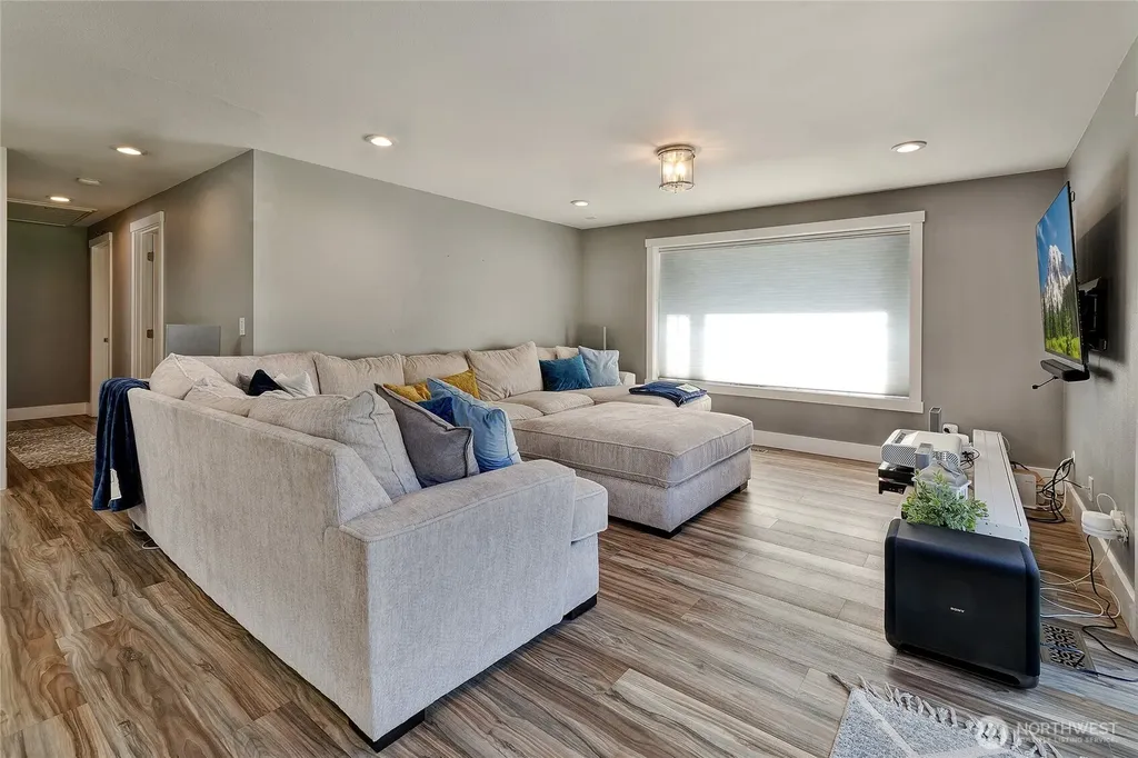 2406 Taylor Street Milton WA 98354