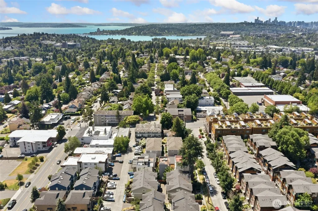 6526 34th Avenue NE Seattle WA 98115