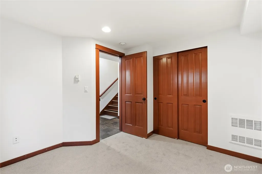 6526 34th Avenue NE Seattle WA 98115