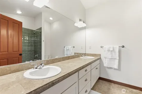 6526 34th Avenue NE Seattle WA 98115