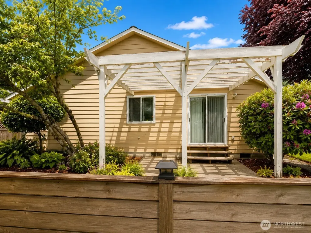 219 7th Street NE Puyallup WA 98372