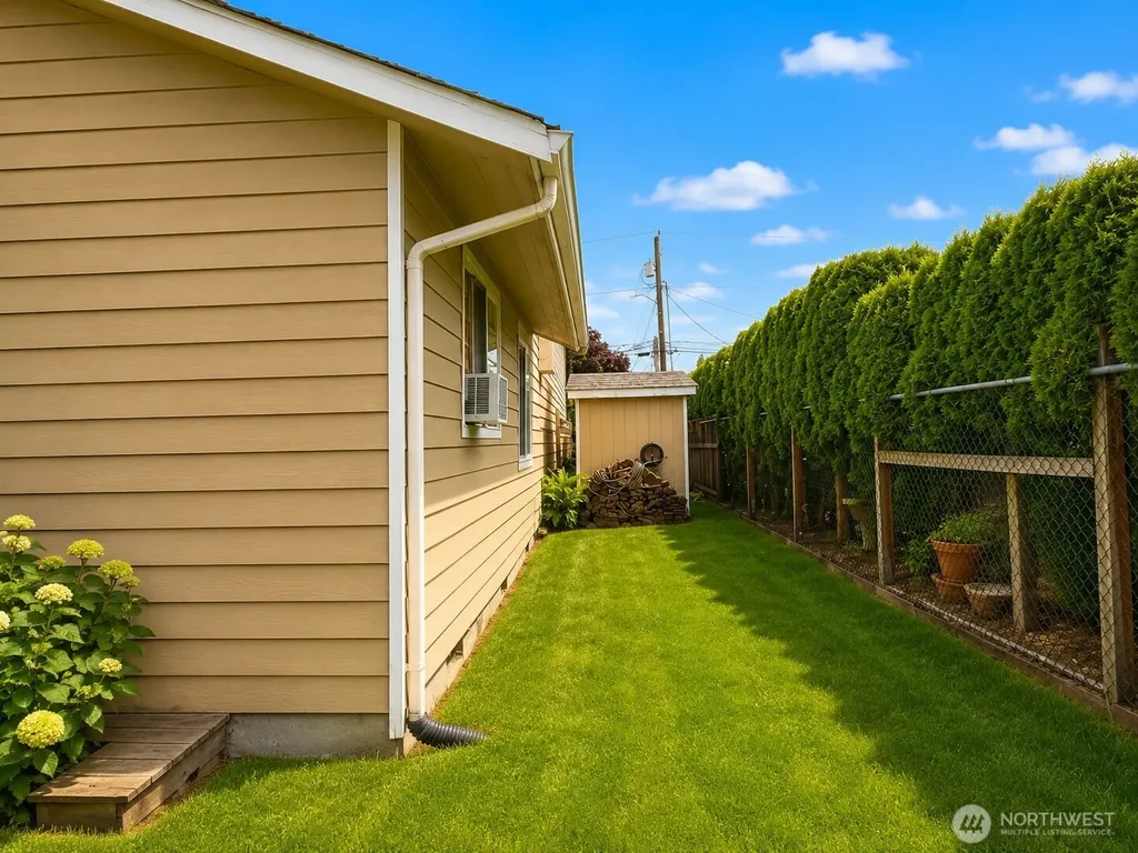 219 7th Street NE Puyallup WA 98372