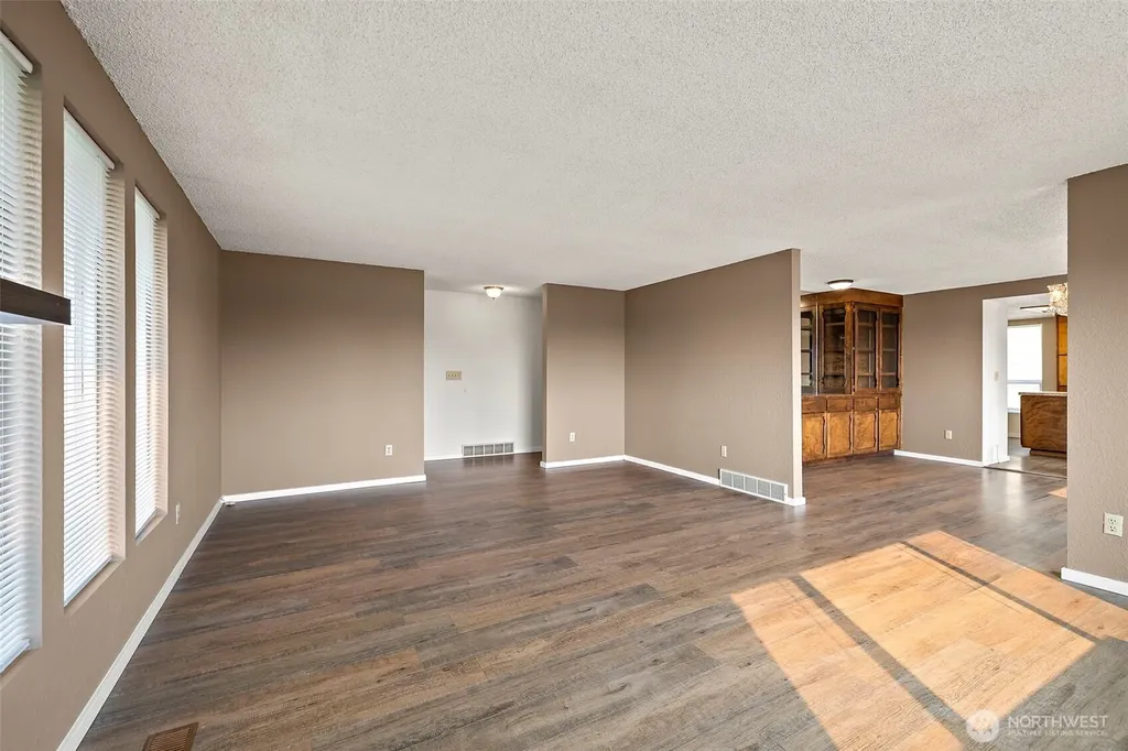 2516 Rockefeller Avenue Everett WA 98201