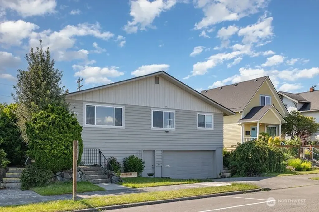 2516 Rockefeller Avenue Everett WA 98201