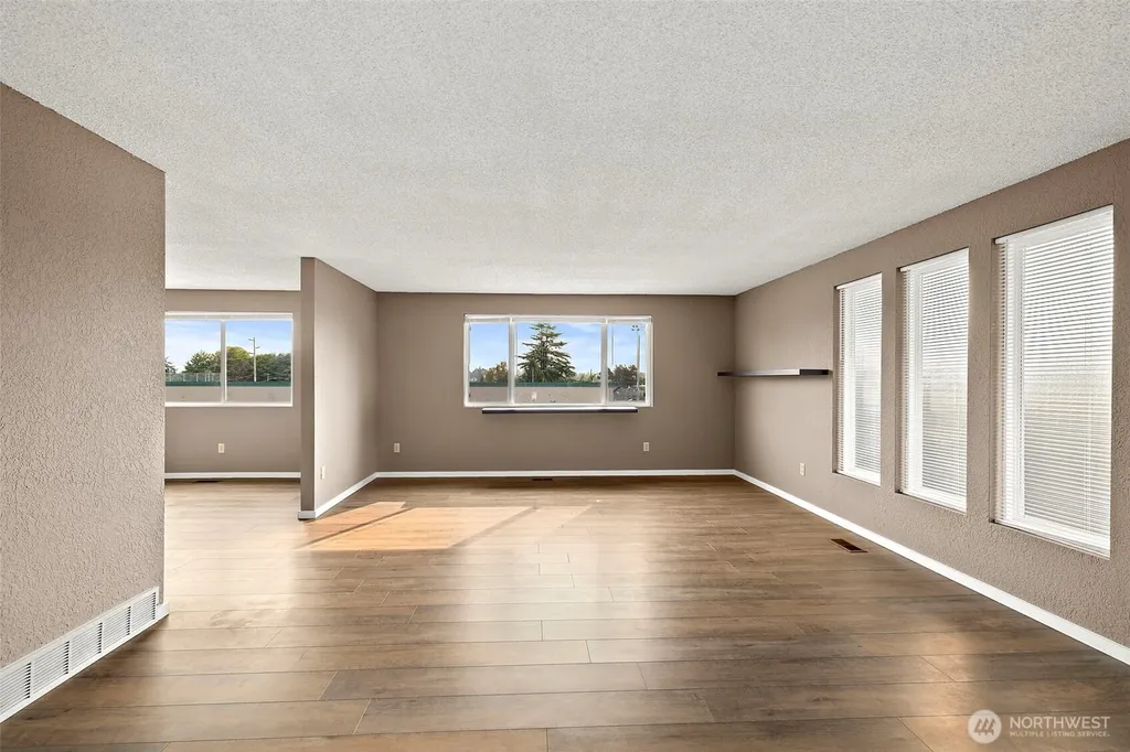 2516 Rockefeller Avenue Everett WA 98201