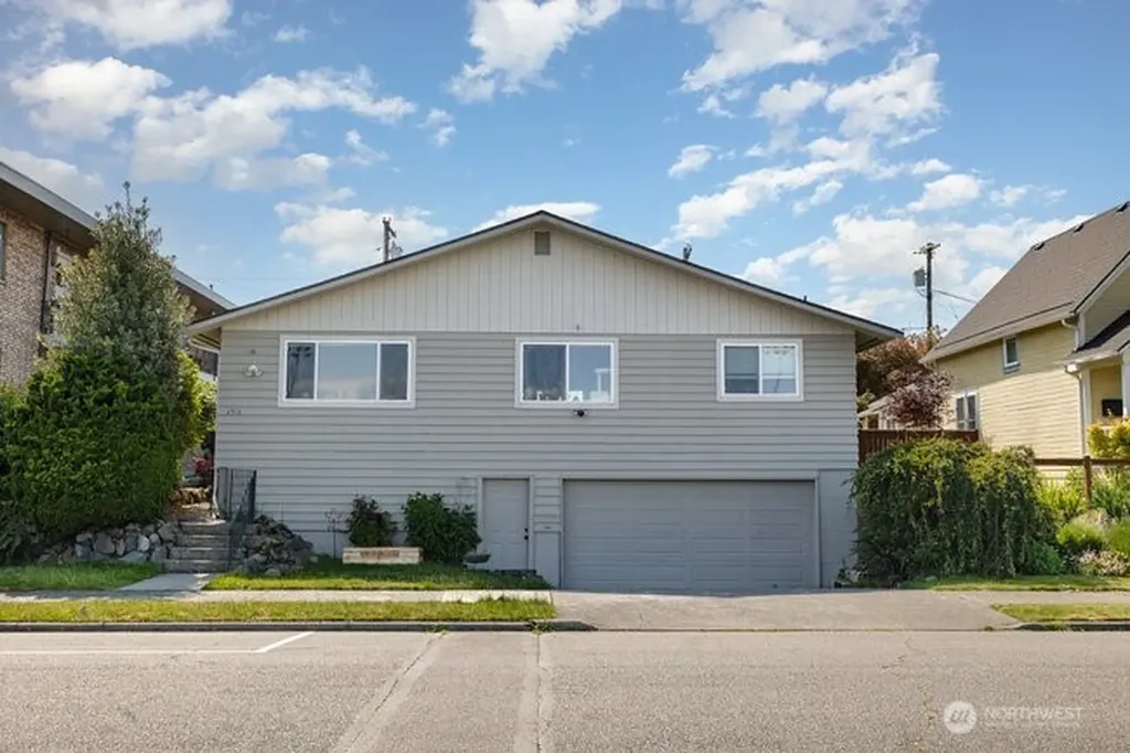 2516 Rockefeller Avenue Everett WA 98201