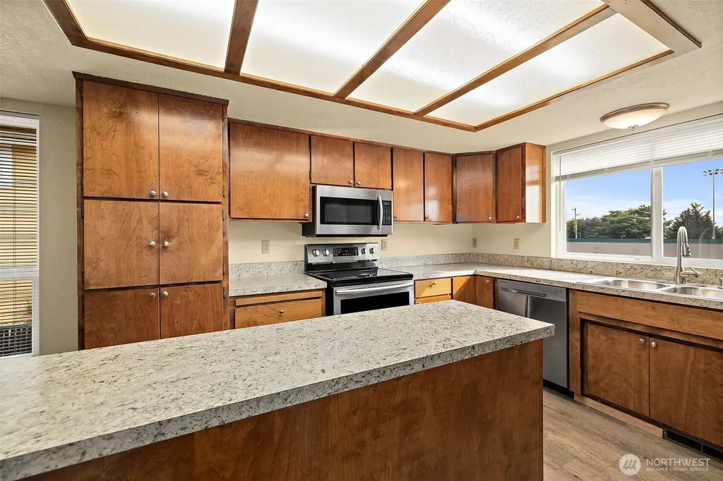 2516 Rockefeller Avenue Everett WA 98201