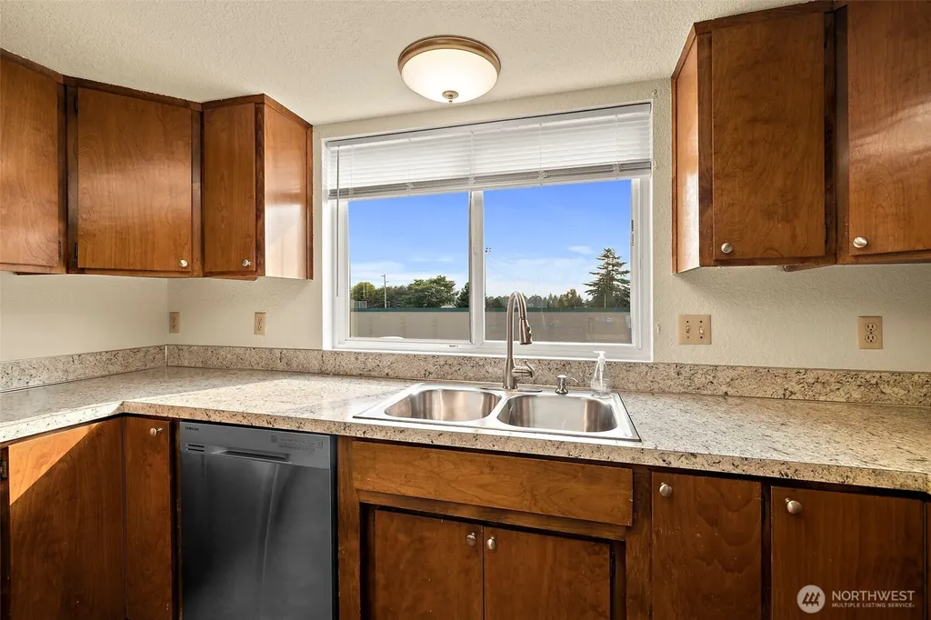 2516 Rockefeller Avenue Everett WA 98201