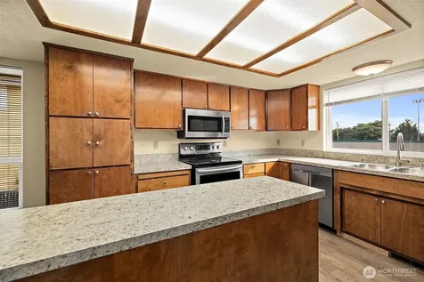 2516 Rockefeller Avenue Everett WA 98201