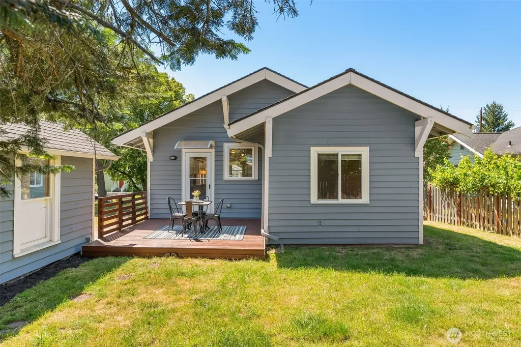 3222 38th Avenue SW Seattle WA 98126