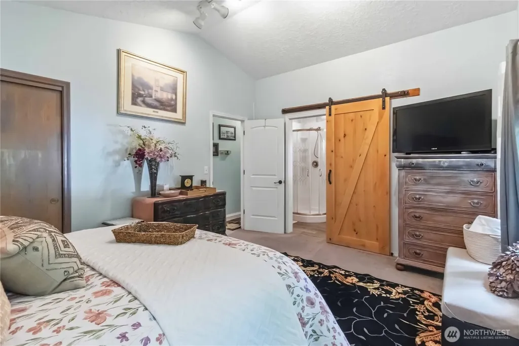 209 W Beacon Hill Drive Longview WA 98632