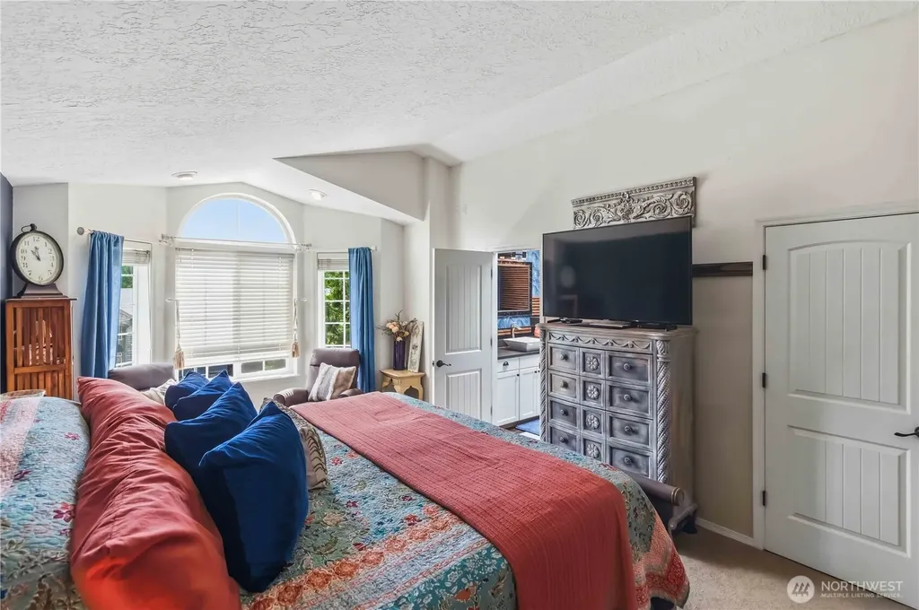 209 W Beacon Hill Drive Longview WA 98632