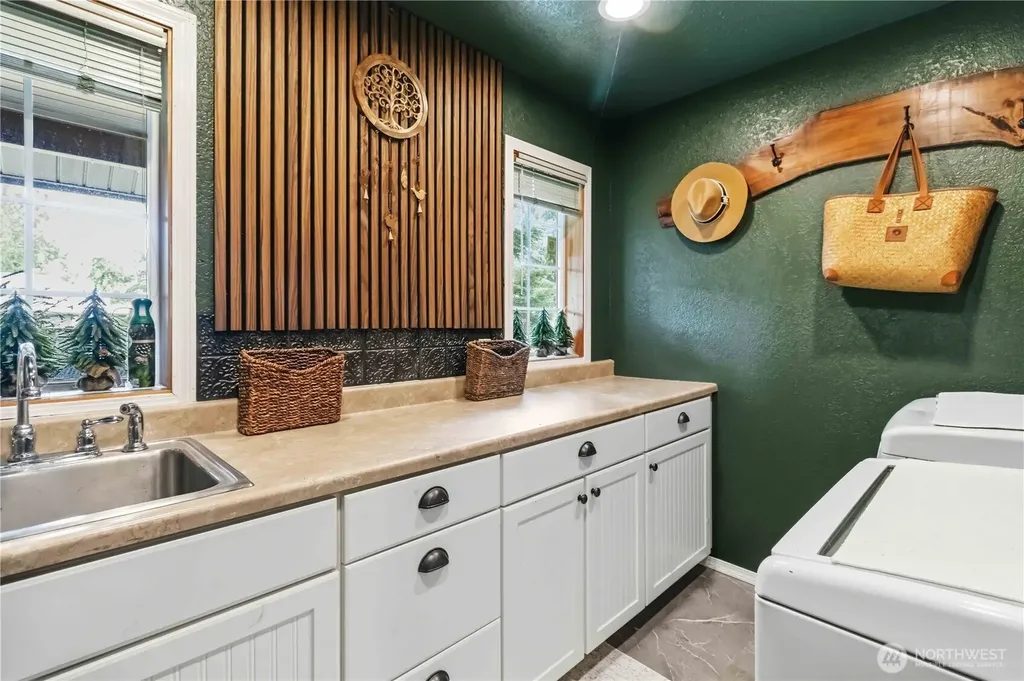 209 W Beacon Hill Drive Longview WA 98632