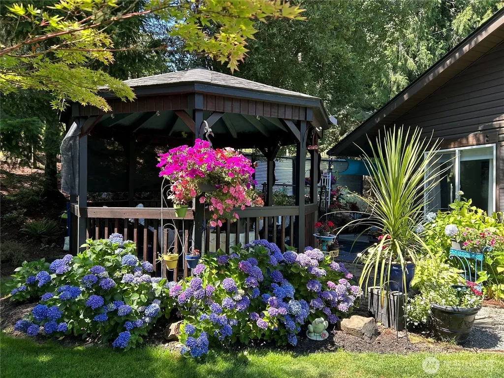 209 W Beacon Hill Drive Longview WA 98632