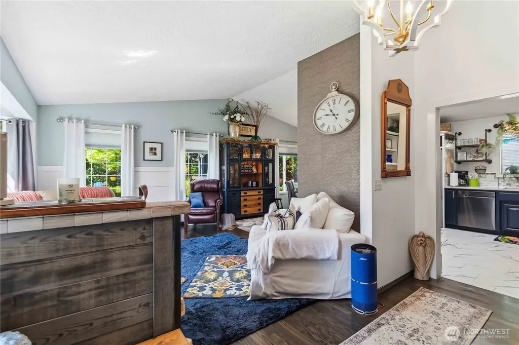 209 W Beacon Hill Drive Longview WA 98632