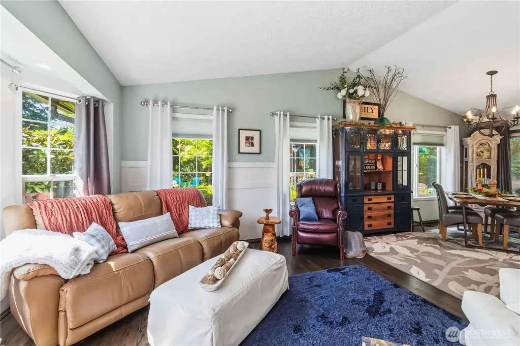 209 W Beacon Hill Drive Longview WA 98632