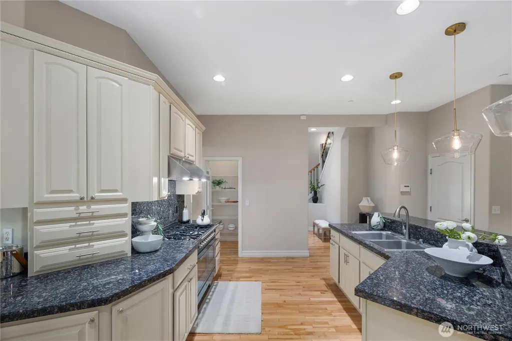 4227 NE 27th Place Renton WA 98059