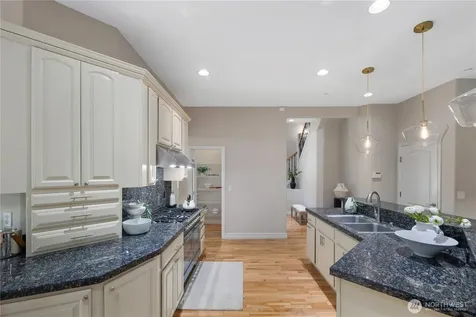 4227 NE 27th Place Renton WA 98059