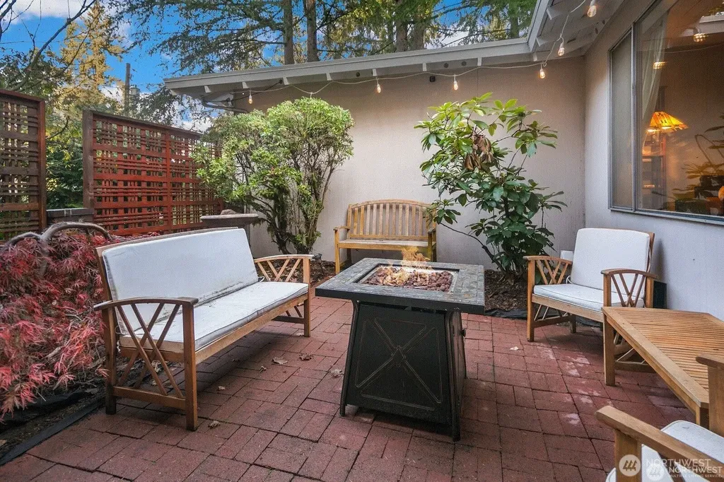 12421 NE 65th Place Kirkland WA 98033
