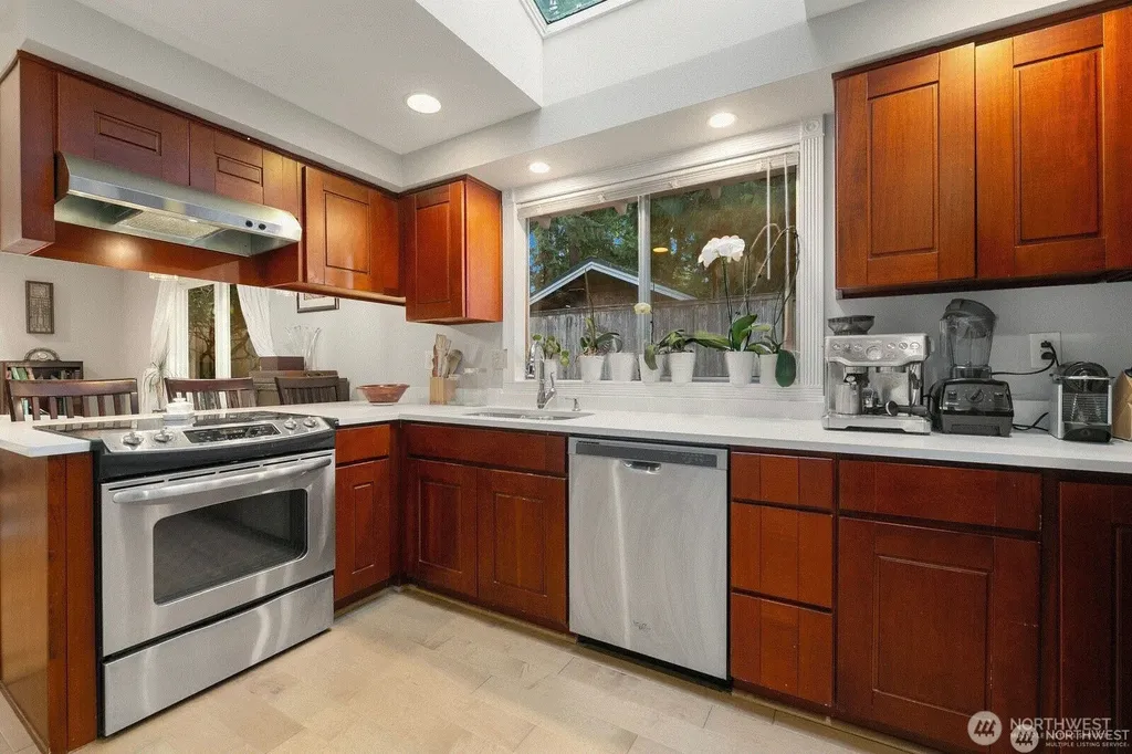 12421 NE 65th Place Kirkland WA 98033