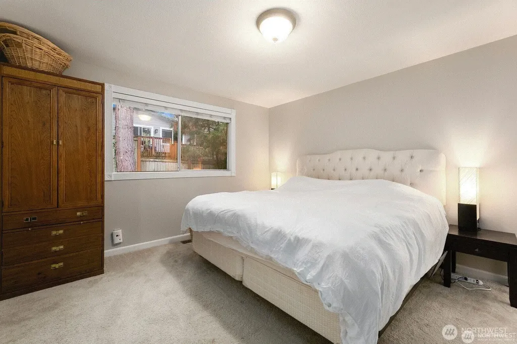 12421 NE 65th Place Kirkland WA 98033