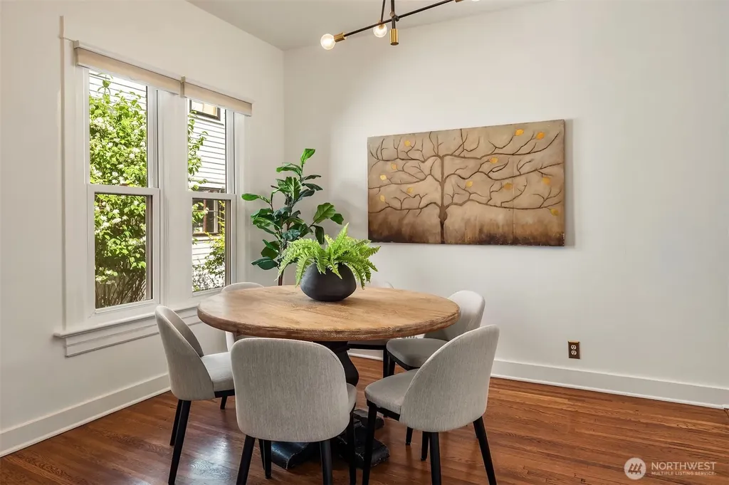 830 NE 59th Street Seattle WA 98105