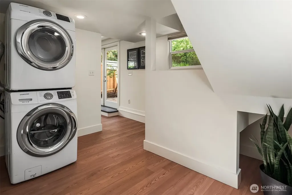 830 NE 59th Street Seattle WA 98105