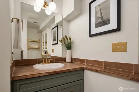830 NE 59th Street Seattle WA 98105