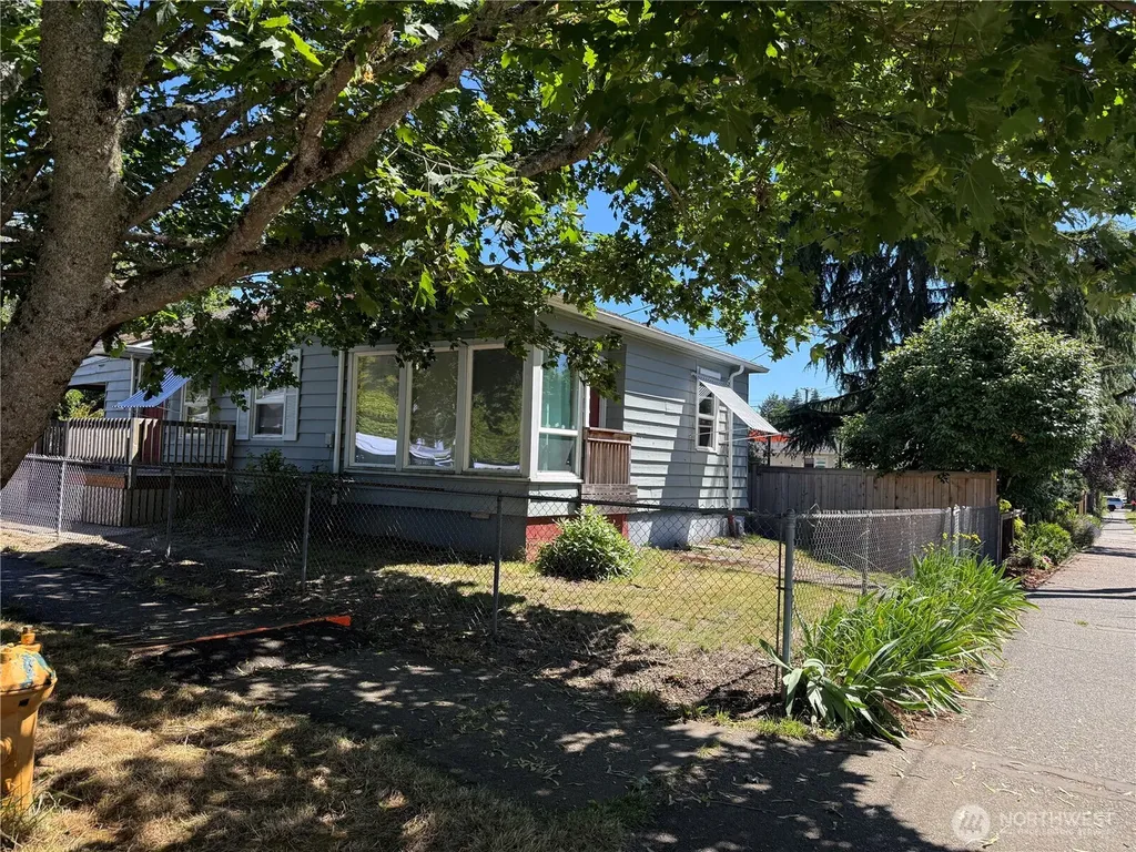5050 50th Avenue SW Seattle WA 98136