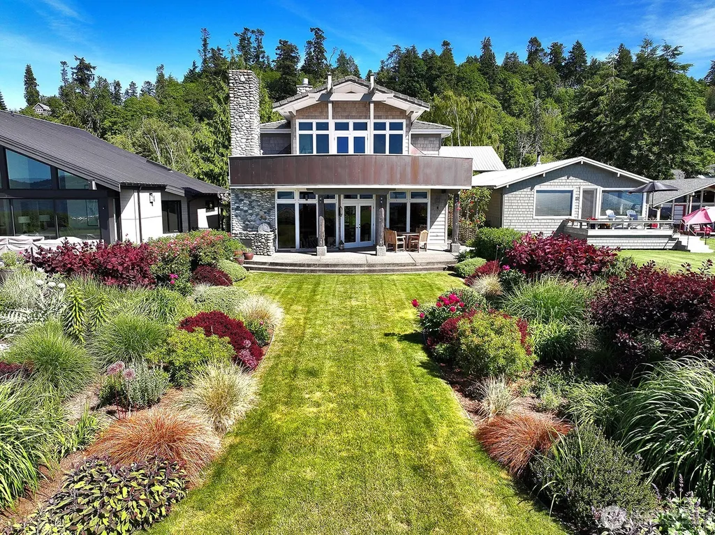 7532 Maxwelton Beach Lane Clinton WA 98236
