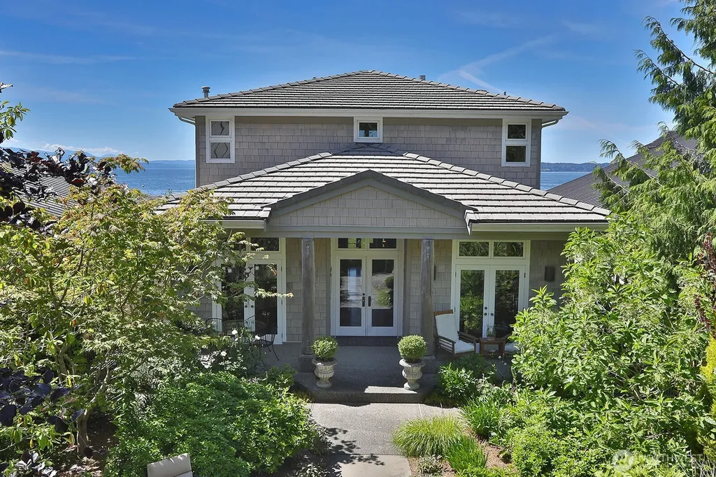 7532 Maxwelton Beach Lane Clinton WA 98236