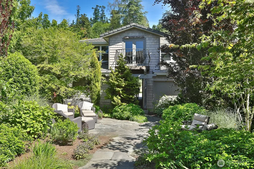 7532 Maxwelton Beach Lane Clinton WA 98236