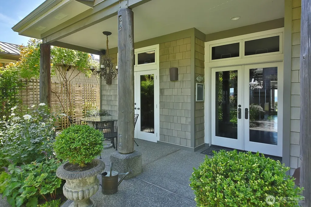 7532 Maxwelton Beach Lane Clinton WA 98236
