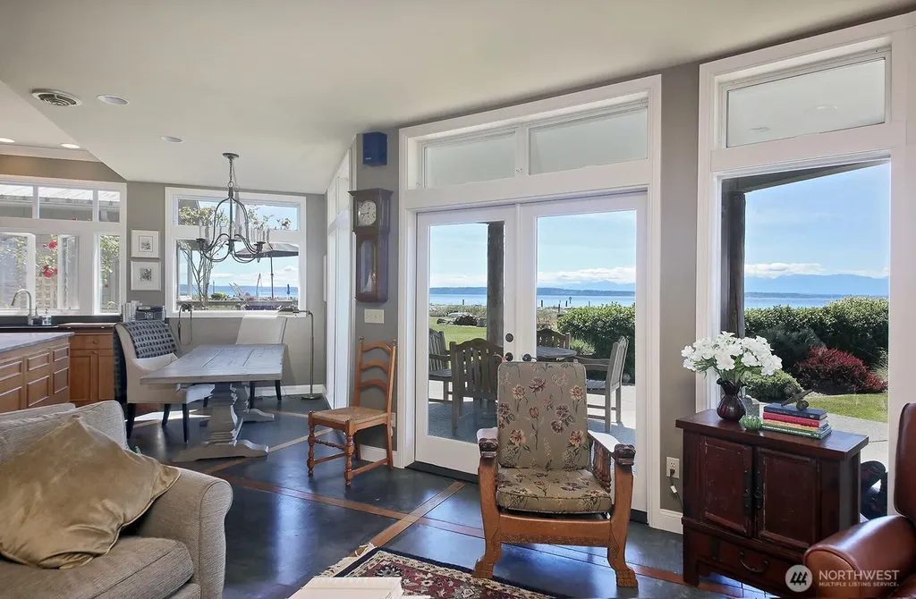 7532 Maxwelton Beach Lane Clinton WA 98236