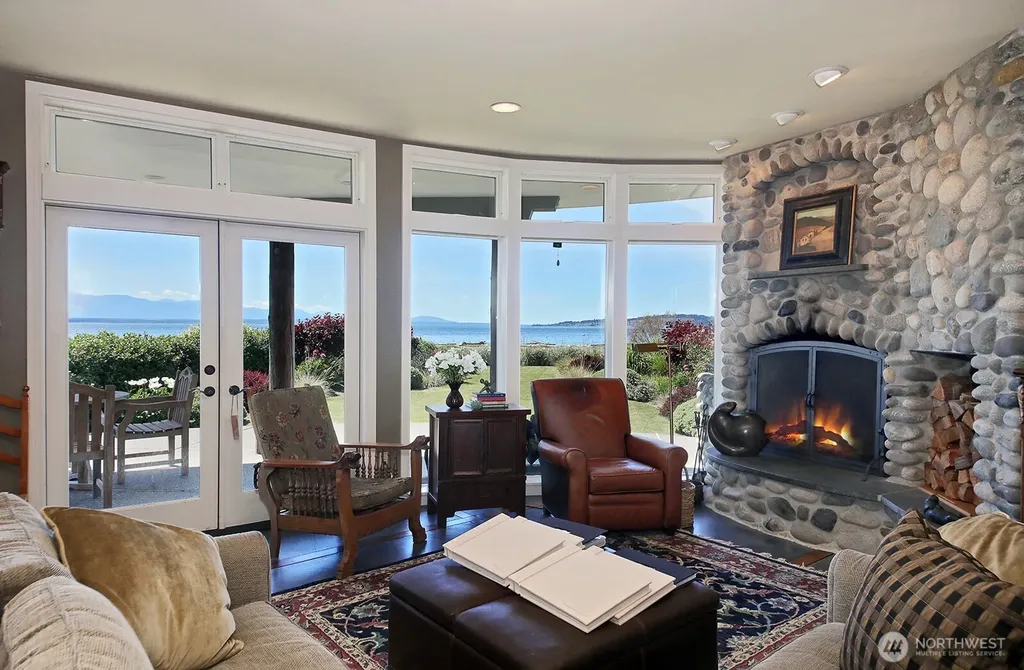 7532 Maxwelton Beach Lane Clinton WA 98236