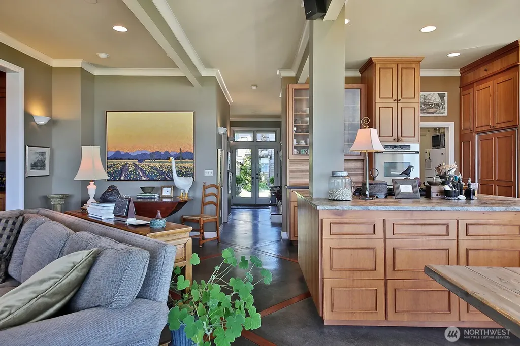 7532 Maxwelton Beach Lane Clinton WA 98236